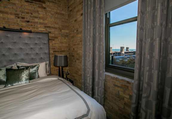 Chicago Luxury Apartments in Streeterville bedroom
