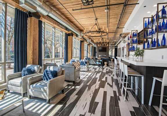 Chicago Luxury Apartments in Streeterville lounge amenity