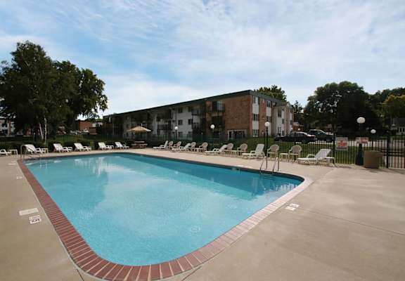 Swimming pool at Heritage Manor Apts