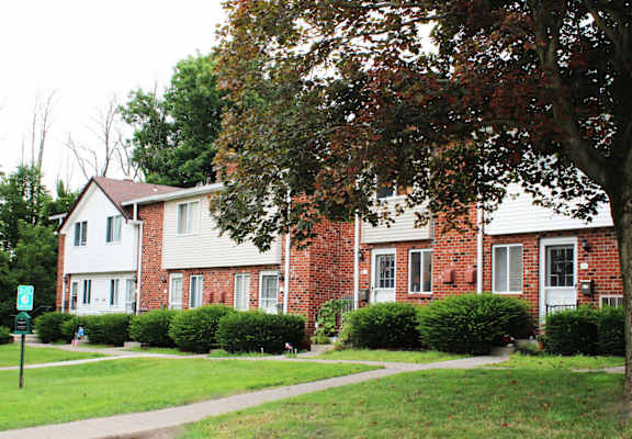 Exterior Building at Highview Manor Apartments, NY, 14450