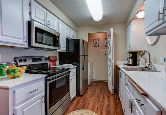 Kitchen Appliances at Commons at Dawson Creek Apartments, Oregon, 97124