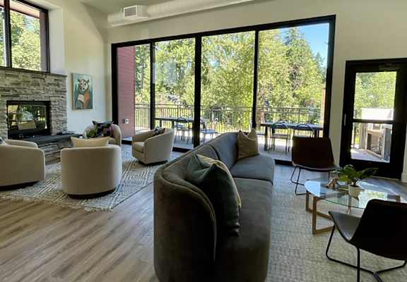 Resident Lounge at Commons on the Tualatin River, Tualatin, OR