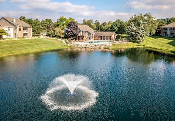 Lancaster Lakes Apartments in Clarkston, MI