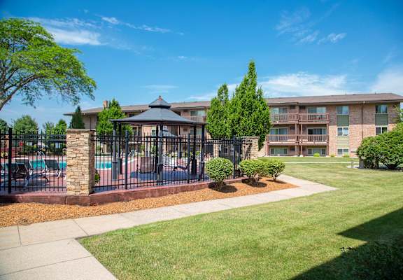 Apartments near Michigan State University | Berrytree Apartments