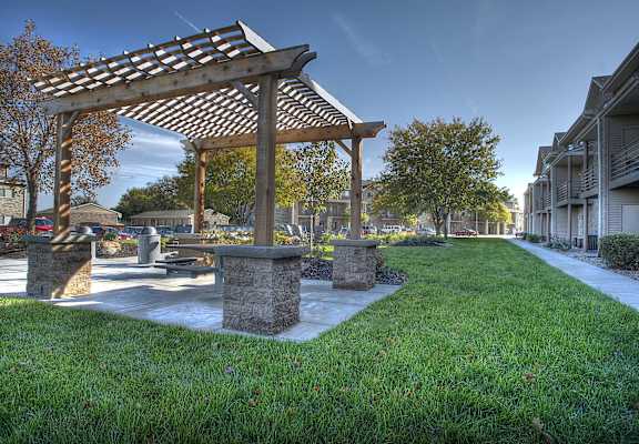 Lounge Area with Grills, at Lakeview Park, 510 Surfside Drive, Lincoln, NE 68528