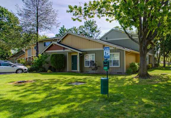 Walking trail at Commons at Timber Creek Apartments, Oregon, 97229