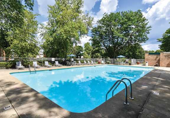 swimming pool at Harbor Lake