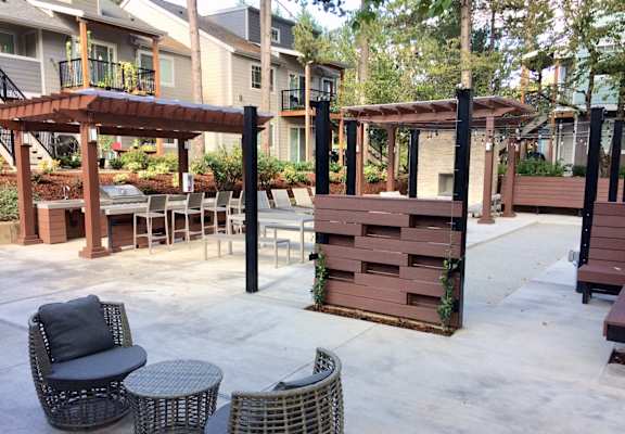 BBQ area at Commons at Redwood Creek Apartments, Beaverton, OR