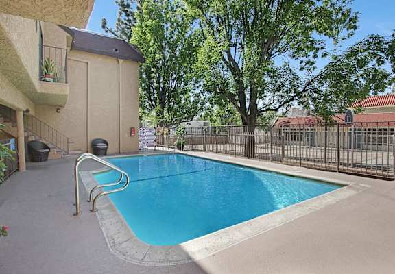 Mini Swimming Pool And Relaxing Area at Superior Place, California, 91325