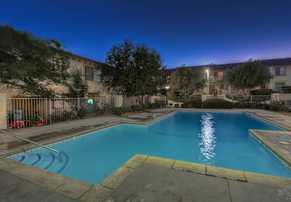 Fairway Manor Apartment Homes Pool