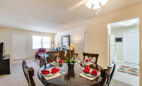 High Country Apartments Dining Room Tuscaloosa, AL