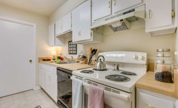 High Country Apartments Kitchen Tuscaloosa, AL