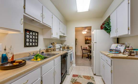 High Country Apartments Kitchen Tuscaloosa, AL