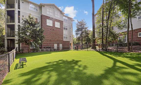 the preserve at ballantyne commons apartment community yard and fence