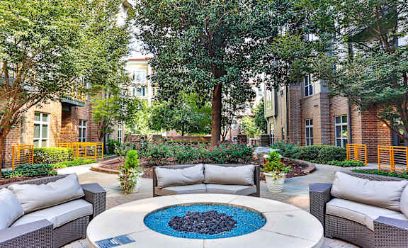 Outdoor Lounge at Elizabeth Square Apartments in Charlotte, NC 