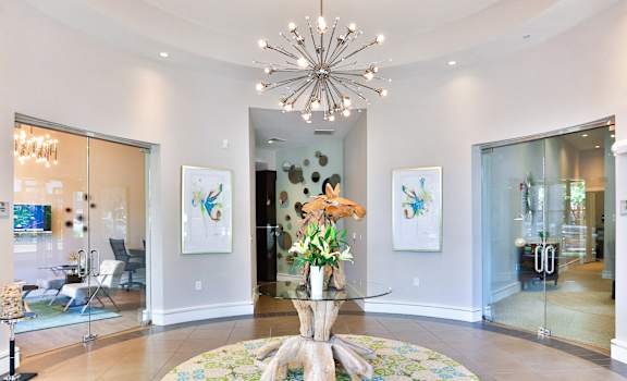 Modern Lobby Decor at Elizabeth Square Apartments in Charlotte, NC 