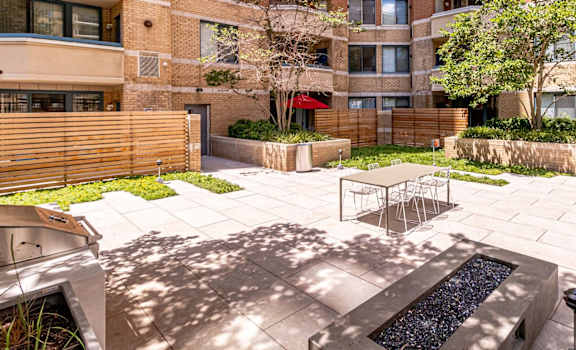 Ballston place apartments pool, pool deck, lounge and hot tub