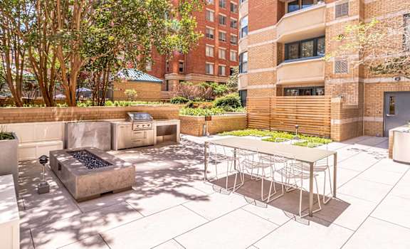 Ballston place apartments pool, pool deck, lounge and hot tub