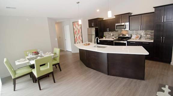 Kitchen and dining at Aspen Lakes in Holt, MI