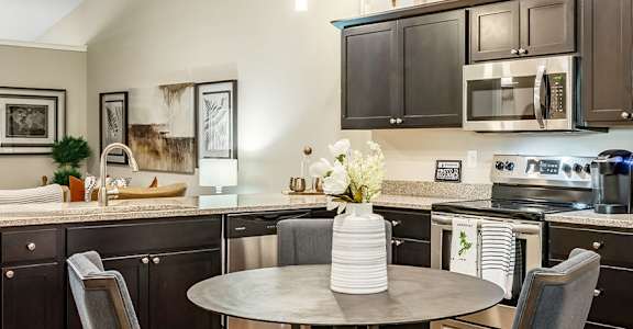 Rochester Hills Michigan Apartment Rentals Redwood Living Redwood Rochester Hills Flash Gallery Kitchen