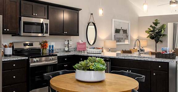 Aurora Illinois Apartment Rentals Redwood Living Redwood Aurora Flash Gallery Kitchen