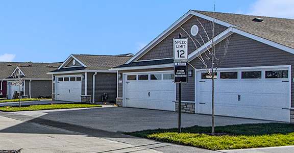 Aurora Illinois Apartment Rentals Redwood Living Redwood Aurora Flash Gallery Exterior