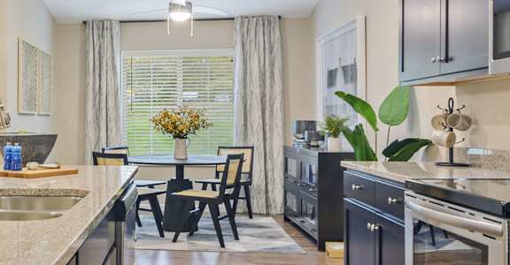 Chesterfield Michigan Apartment Rentals Redwood Living Redwood Chesterfield Flash Gallery Kitchen