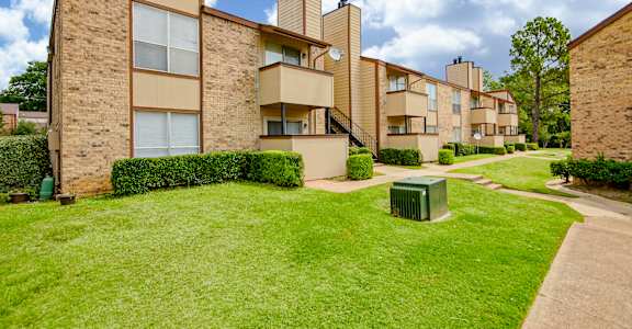 Apartment Exterior 1 at 600 Baylor in Longview Tx