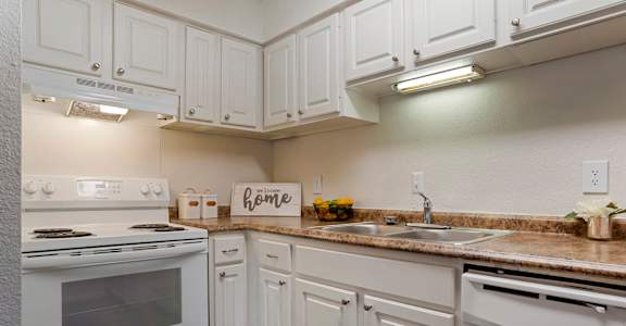 White Kitchen at Pear Orchard, Mississippi, 39157