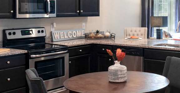 Reynoldsburg Ohio Apartment Rentals Redwood Living Redwood Reynoldsburg Flash Gallery Kitchen