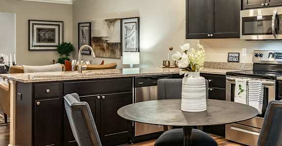 Warsaw Indiana Apartment Rentals Redwood Living Redwood Warsaw Flash Gallery Kitchen