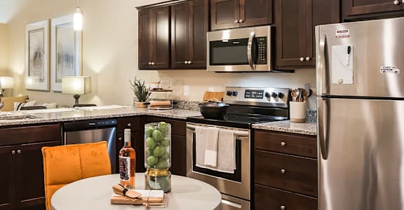 Louisville Kentucky Apartment Rentals Redwood Louisville Bardstown Bluff Road Flash Gallery Kitchen to living