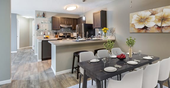 Dining & Kitchen Area at Estates at Brentwood Lake Apartments, Reynoldsburg, OH