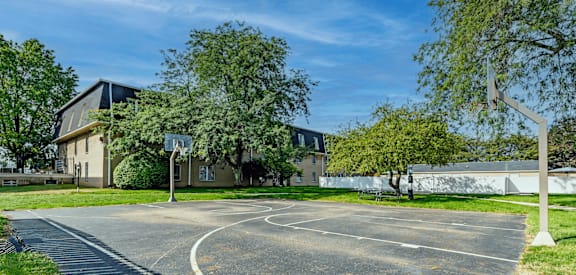 basketball court at The Edge at Arlington