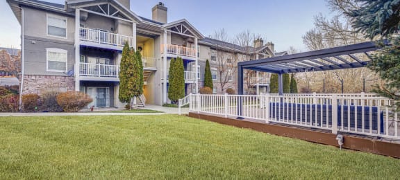 the preserve at ballantyne commons apartments patio and yard