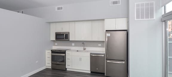 stainless steel appliances | The Montrose Apartments in Chicago, IL