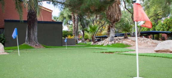 Putting Green at Mission Palms Apartments in Tucson, AZ