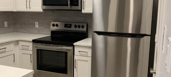 Fully Equipped Kitchen at Mainstreet Apartments, Clearwater, FL