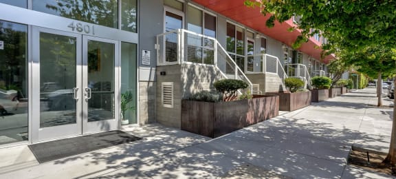 Exterior view of the main entrance to 4801 Shattuck Apartments in Oakland, CA.