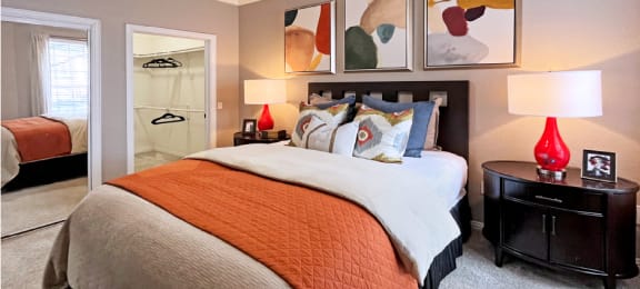 Luxury apartments with spacious bedrooms with walk-in closets at Lenox Village Apartments in Lincoln, Nebraska