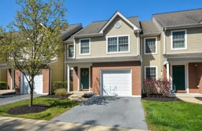 3 bedroom townhomes with attached garages in Bethlehem PA