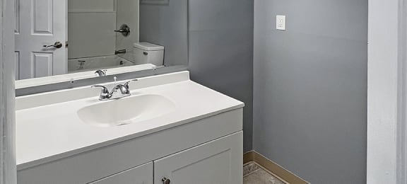 Woodland Apartments bathroom