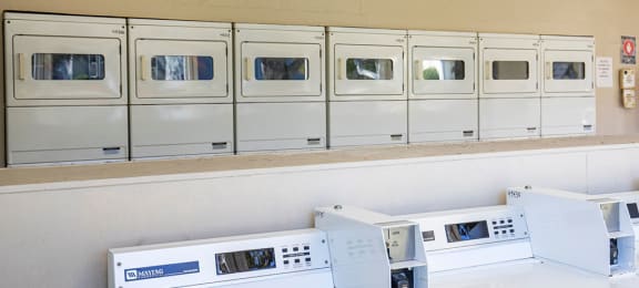 The Element at River Pointe apartments in Jacksonville Florida photo of laundry facilities