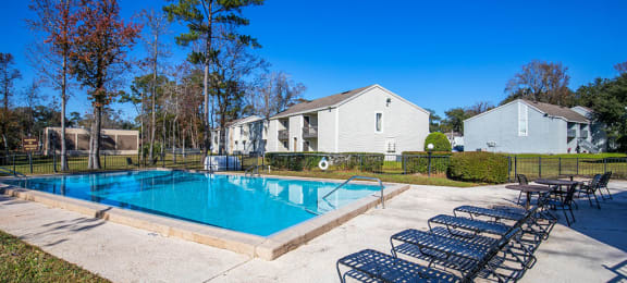 The Element at River Pointe apartments in Jacksonville Florida photo of resort style pool