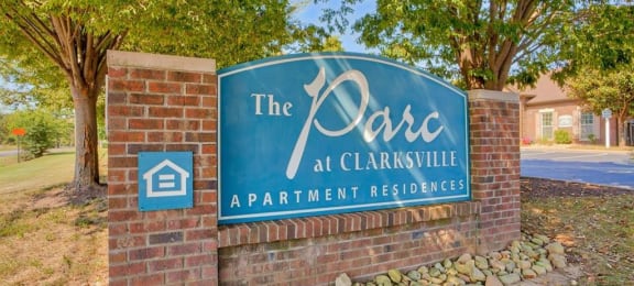 The Parc at Clarksville apartments in Montgomery County Tennessee photo of monument sign
