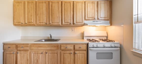 Spacious Fully Applianced Kitchen at Georgetowne Homes Apartments, Hyde Park, NY