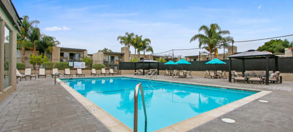 Apartments for rent with pool in Santa Ana