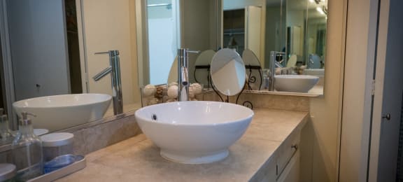 Luxury Bathrooms in Santa Ana