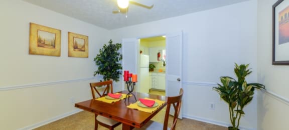 Aspen Pointe Apartments - Dining Room