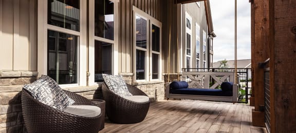 Cozy and relaxing resident outdoor lounge areas at Retreat at Ironhorse, Tennessee